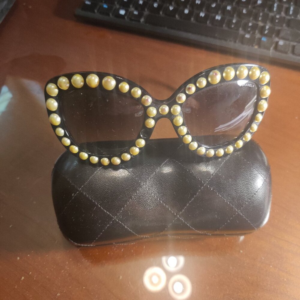 CHANEL pearl Runway  sunglasses New